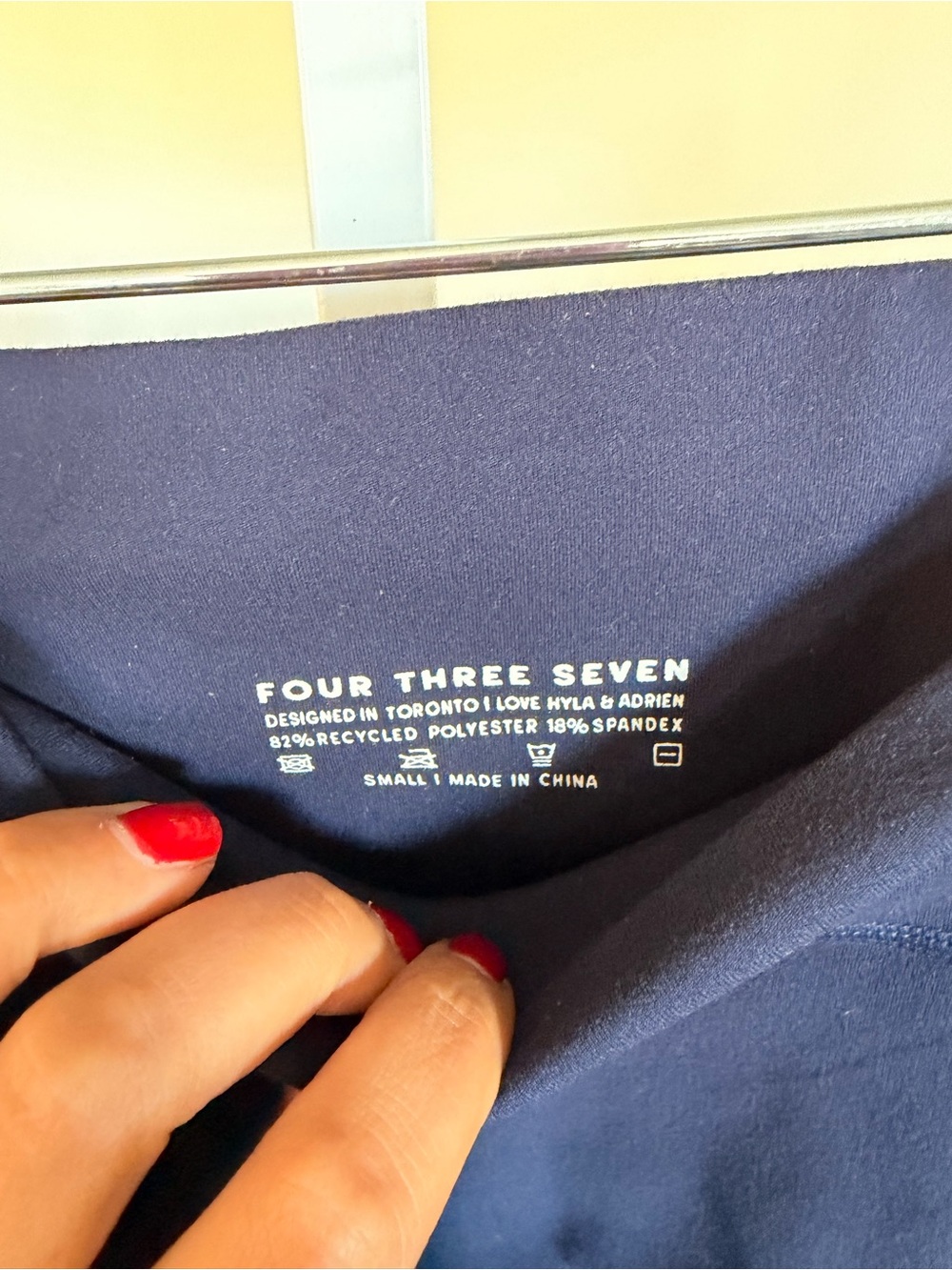 NWOT 437 The Essentials Legging in Navy size small - Picture 5 of 5